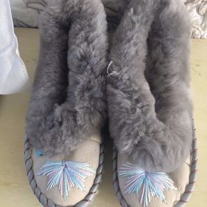 Woman's Sheepskin Slippers